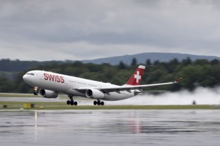 Swiss ne prévoit pas actuellement de licenciements dans le cadre du plan de réduction des coûts de son propriétaire, le groupe Lufthanssa (archives). KEYSTONE/GAETAN BALLY